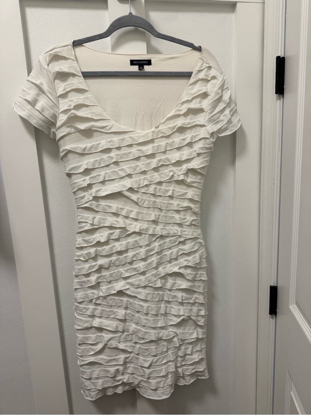 Max Edition White Ruffle Mini Dress


27p